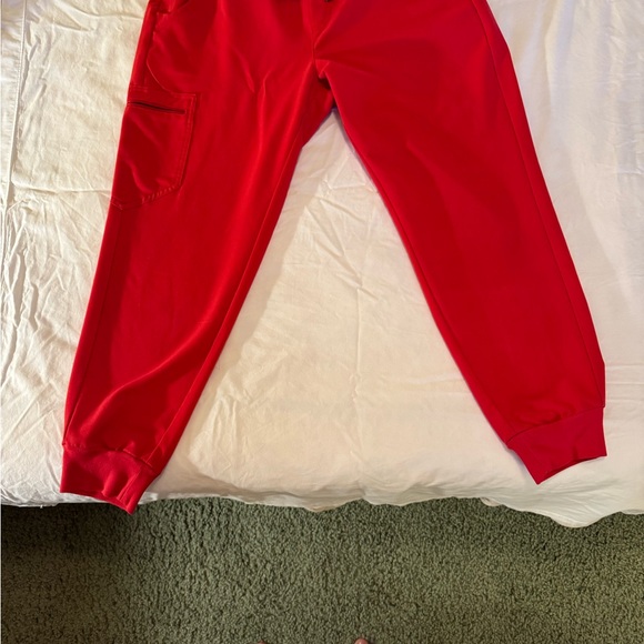 Figs Red Technical Collection Top - Picture 3 of 5